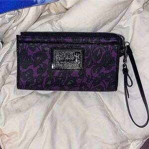 🟣⚫️Coach wallet poppy color, black, and purple🟣⚫️